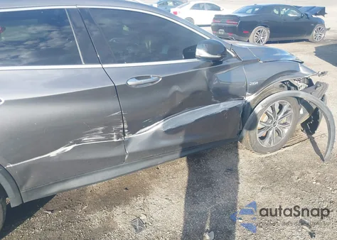 2017 Infiniti Qx30 Premium z USA, uszkodzony, nr VIN SJKCH5CR9HA038021